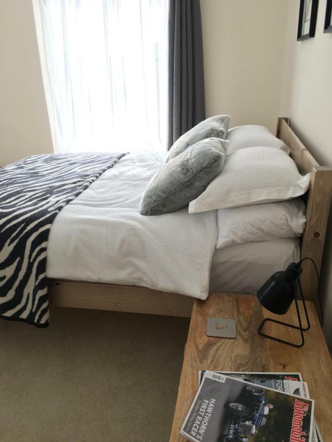 1 Ashford Road Guesthouse Redhill  Ngoại thất bức ảnh